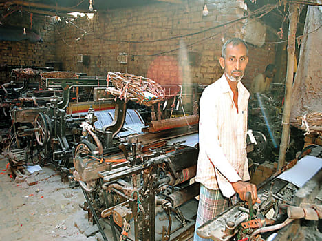 Identify the district of clothing made from loom