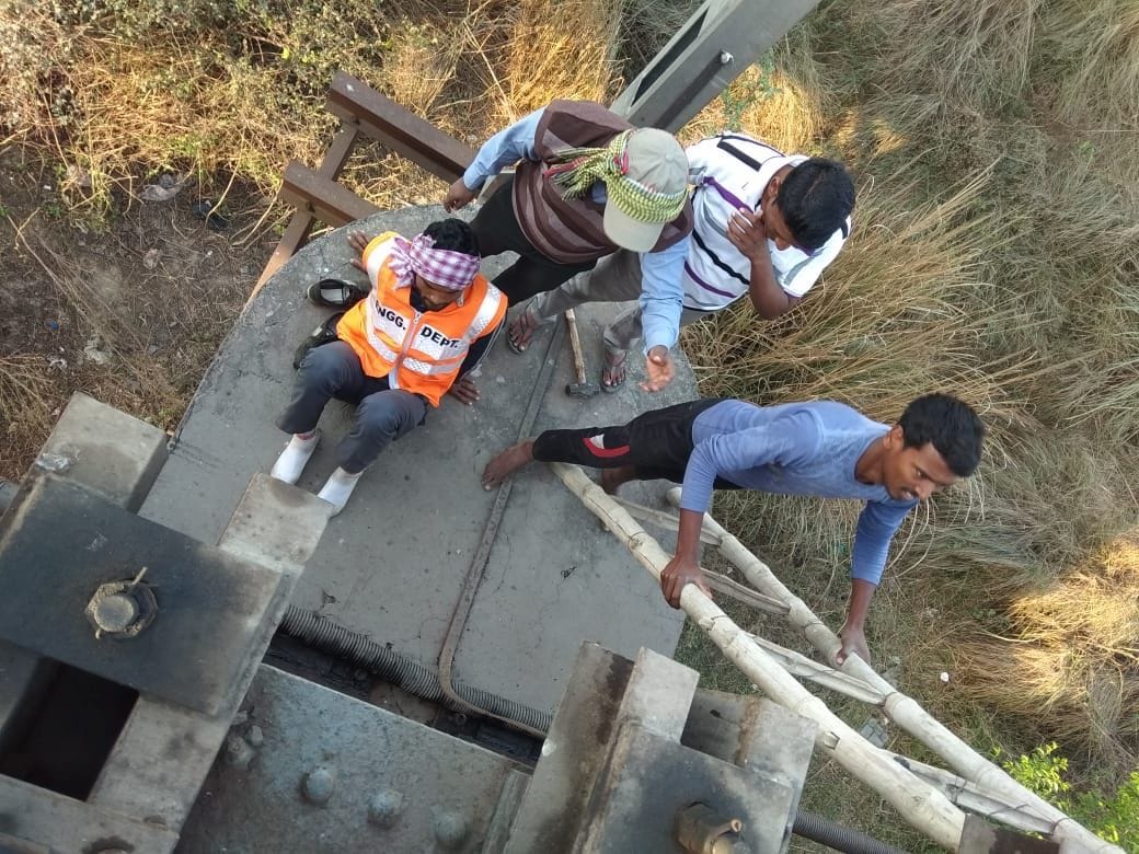 बिना हॉर्न बजाए गुजरी गोदान, कीमैन घायल