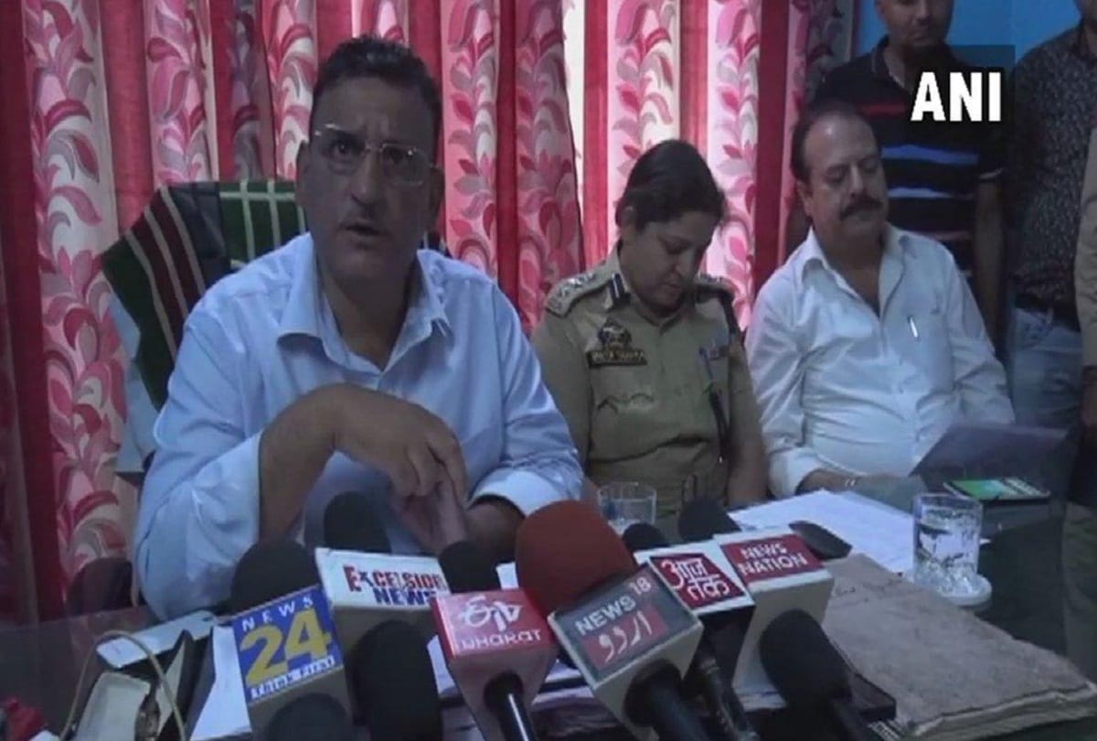 vehicle rolled down in deep gorge at Kunda Mod in Ramban, Jammu