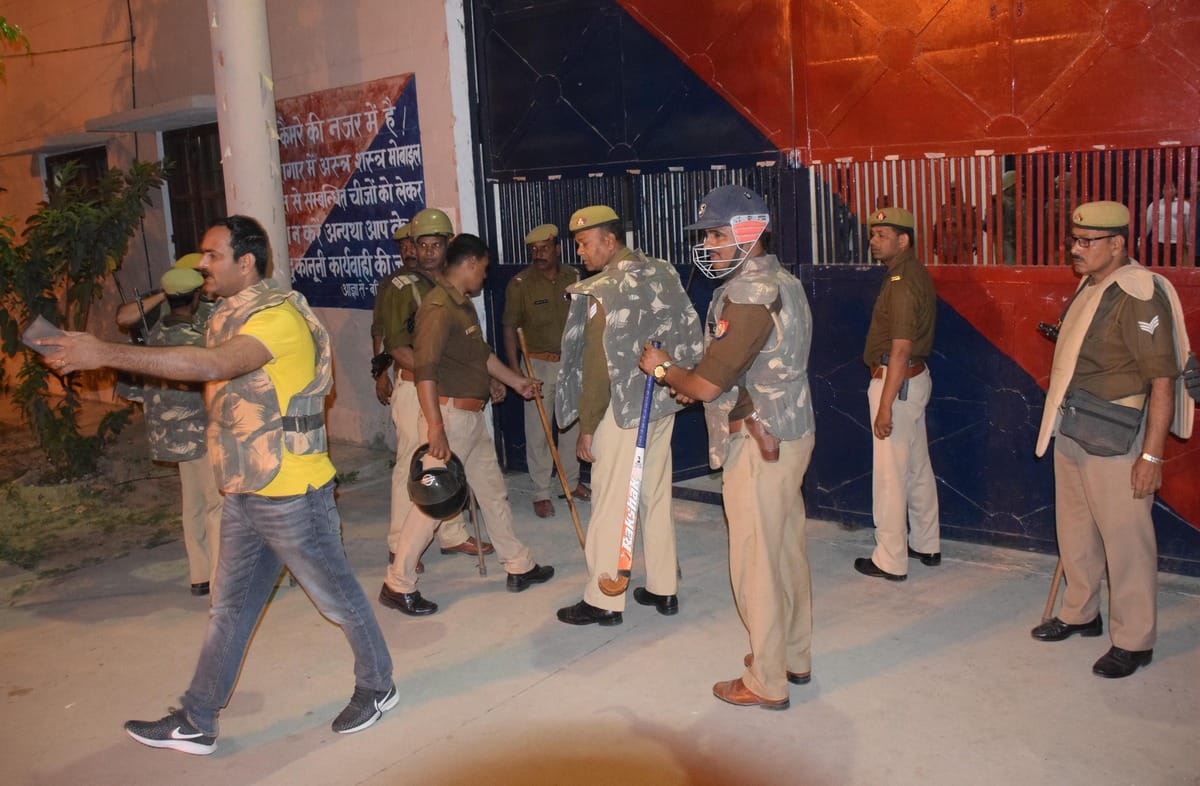 Prisoner fighting in azamgarh district jail