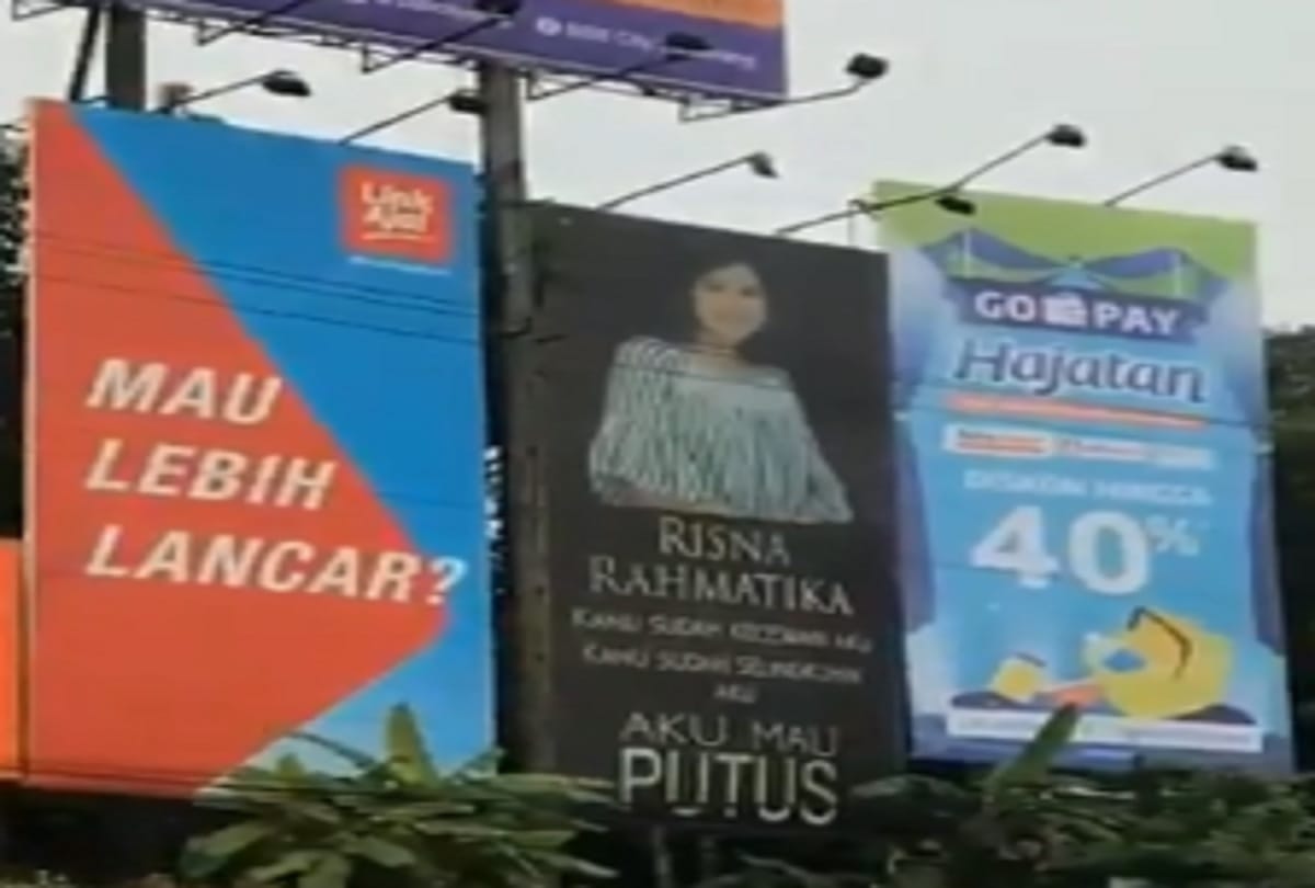 This Guy to Teach A Lesson Disloyal Girlfriend announced The Breakup On A Billboard!