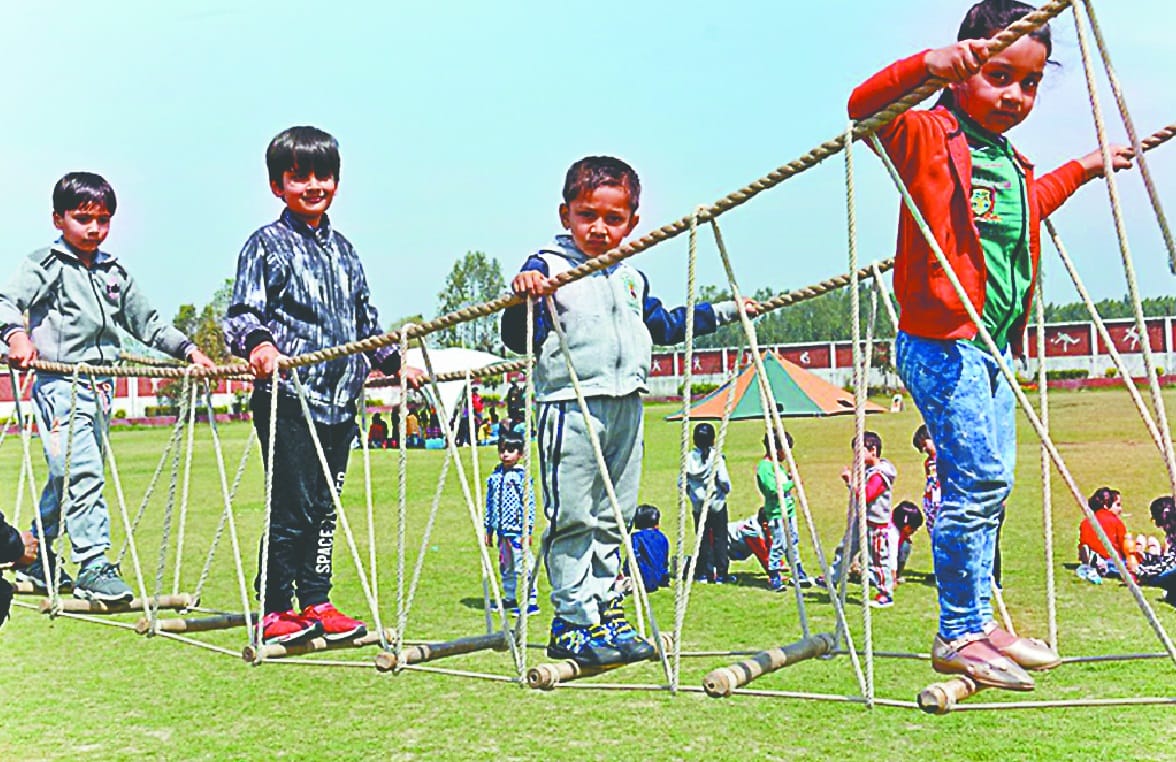 adventure camp me kiye saahasik kary