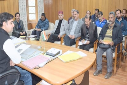 Elderly Voters will be brought to the polling booth in sedan and horses in himachal