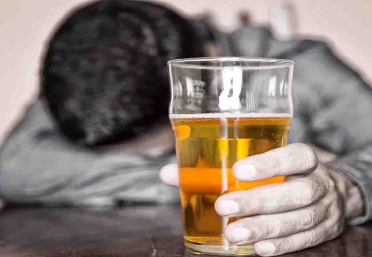 illegal liquor trading in kanpur city