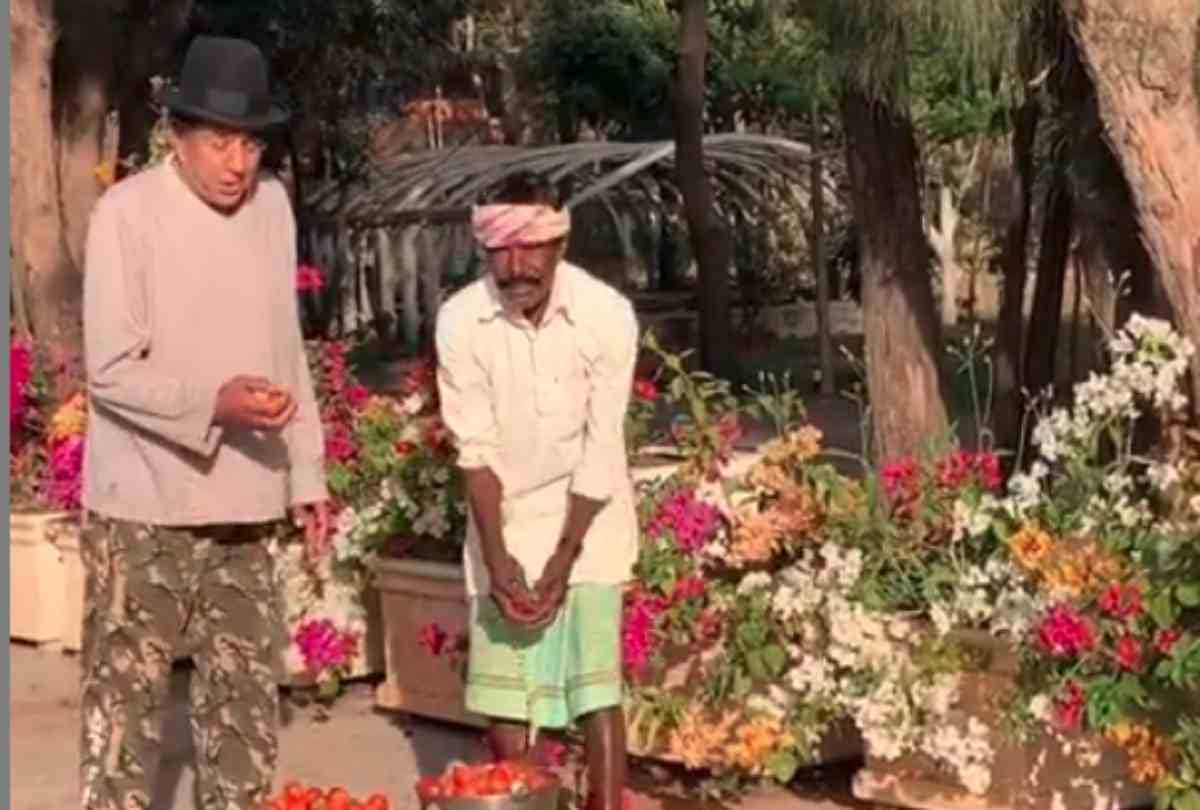 dharmendra work in his farm house video viral