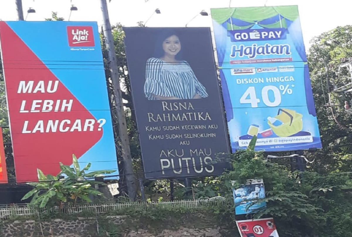 This Guy to Teach A Lesson Disloyal Girlfriend announced The Breakup On A Billboard!