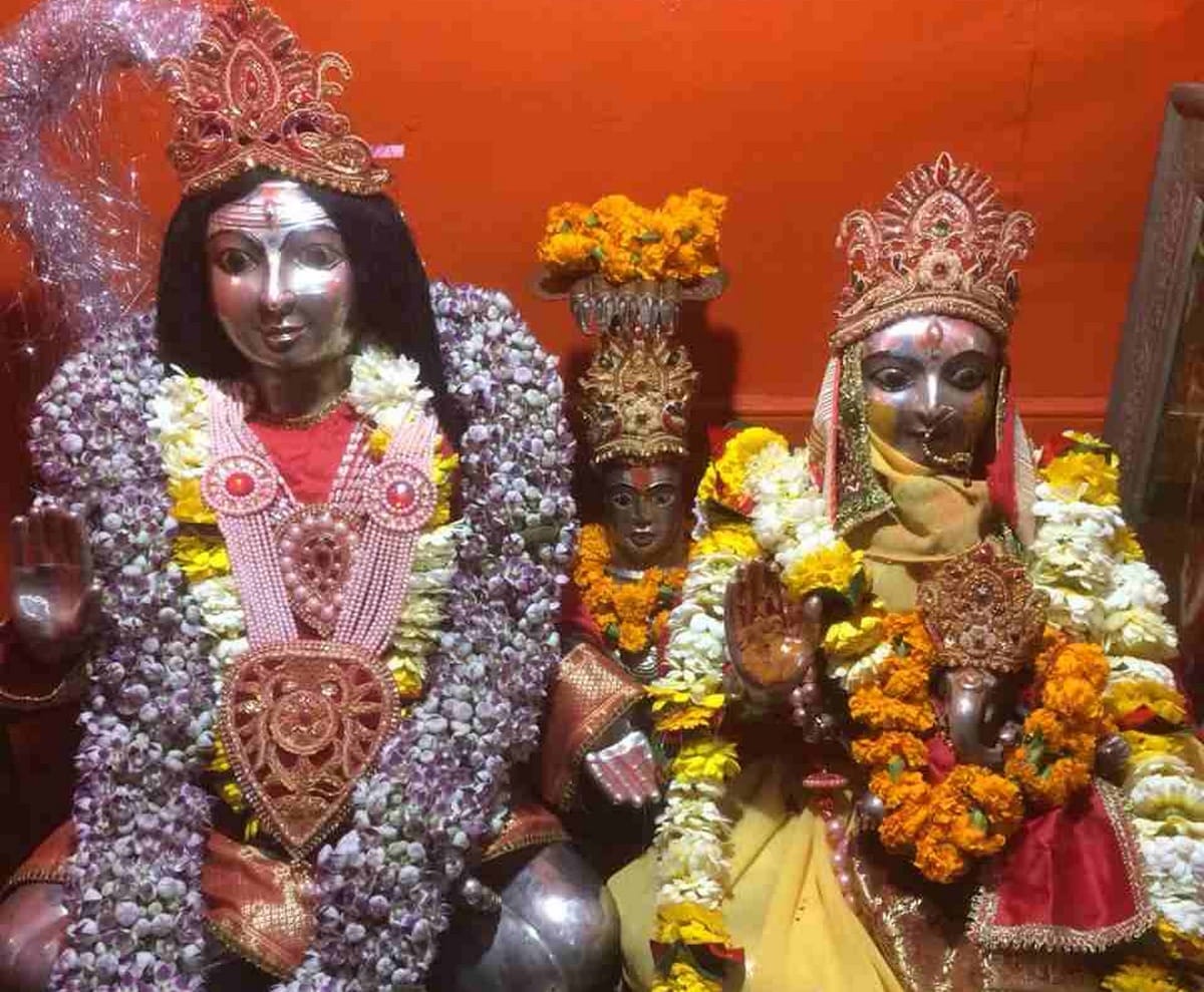 Lord shiv reached to godess gauri in varanasi before holi