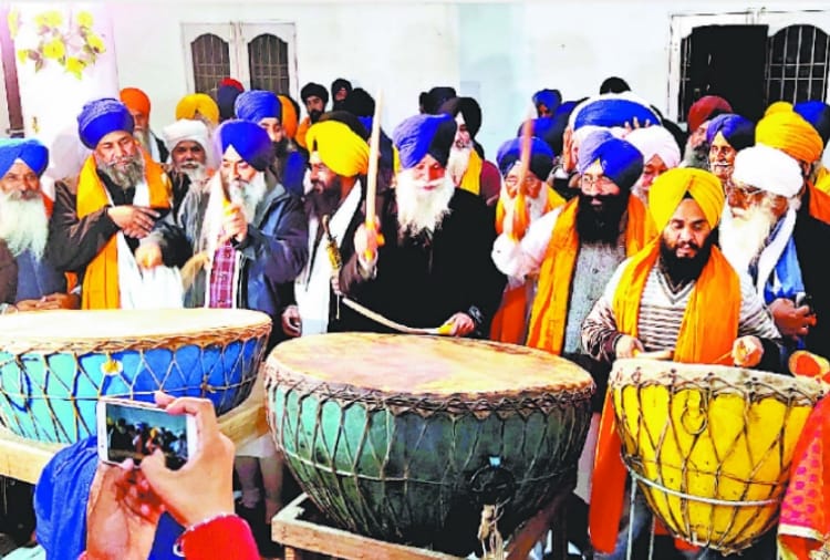 Hola mohalla begun from Shri Kiratpur Sahib in punjab
