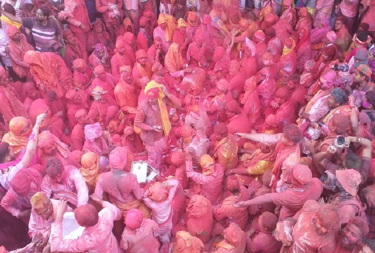 mathura holi 2021: first chaupai of lathmar holi held in barsana
