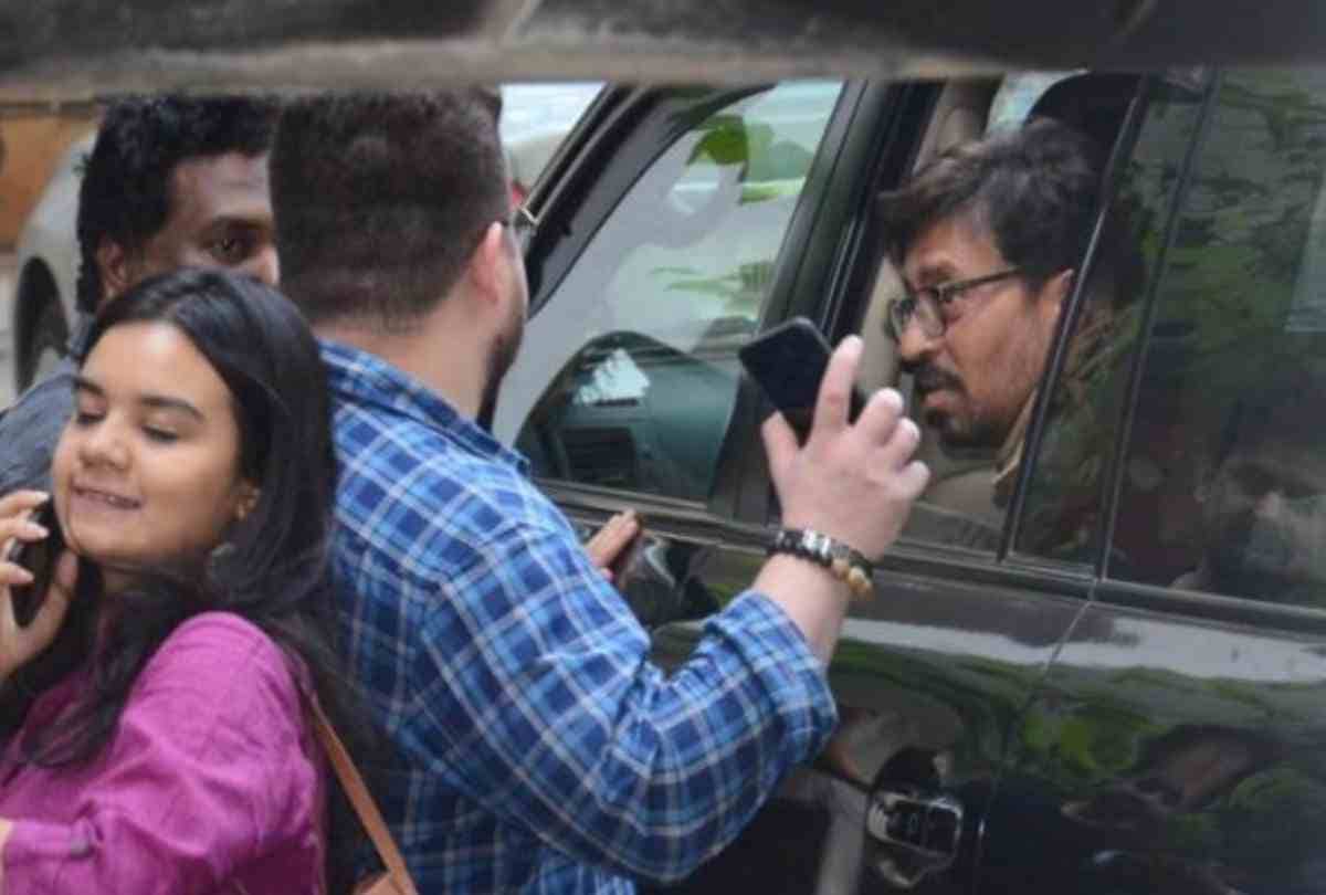 irrfan khan met producer dinesh vijan after treatment of cancer
