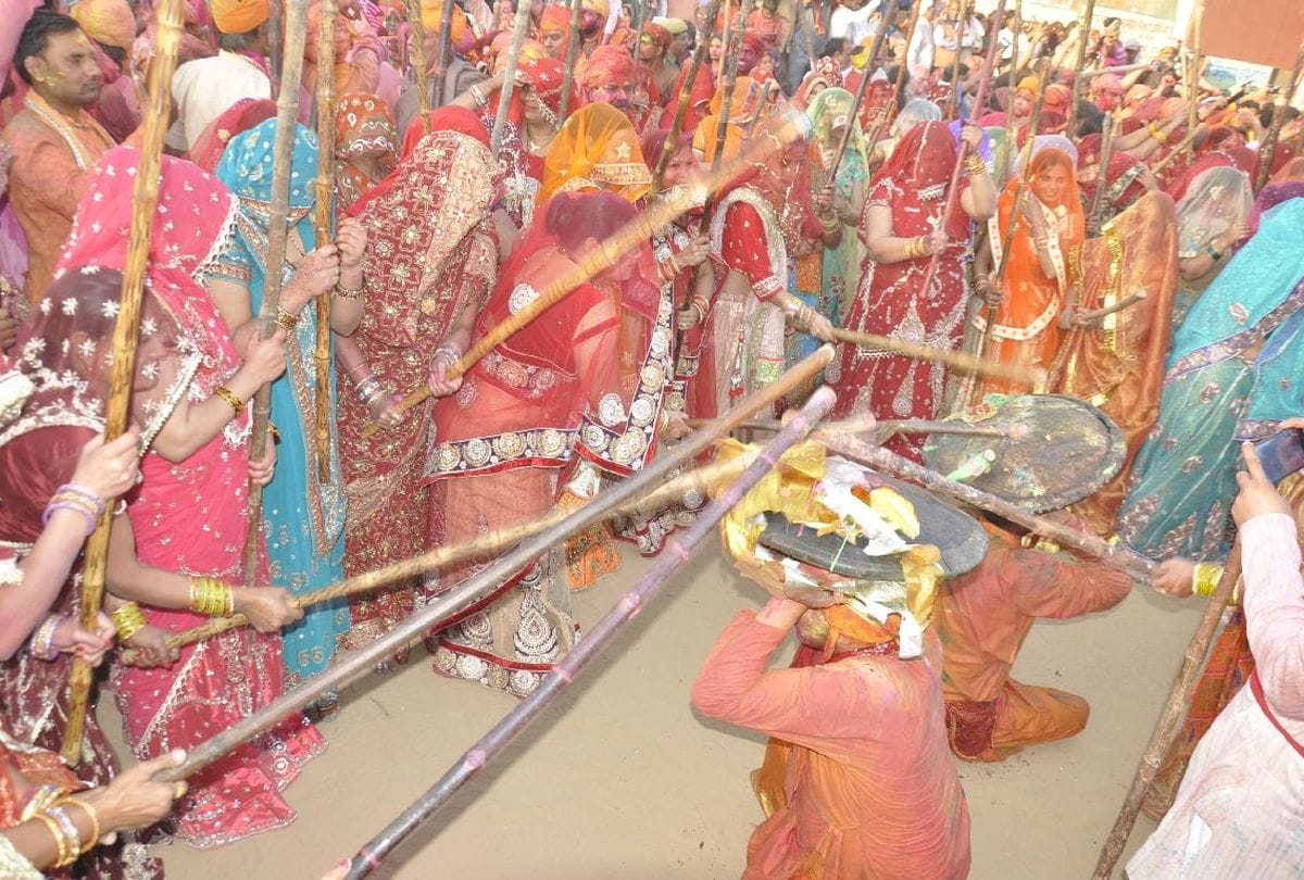 lathmar holi celebrations in nandgaon after barsana