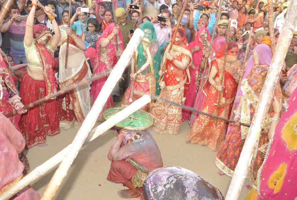 lathmar holi celebrations in nandgaon after barsana
