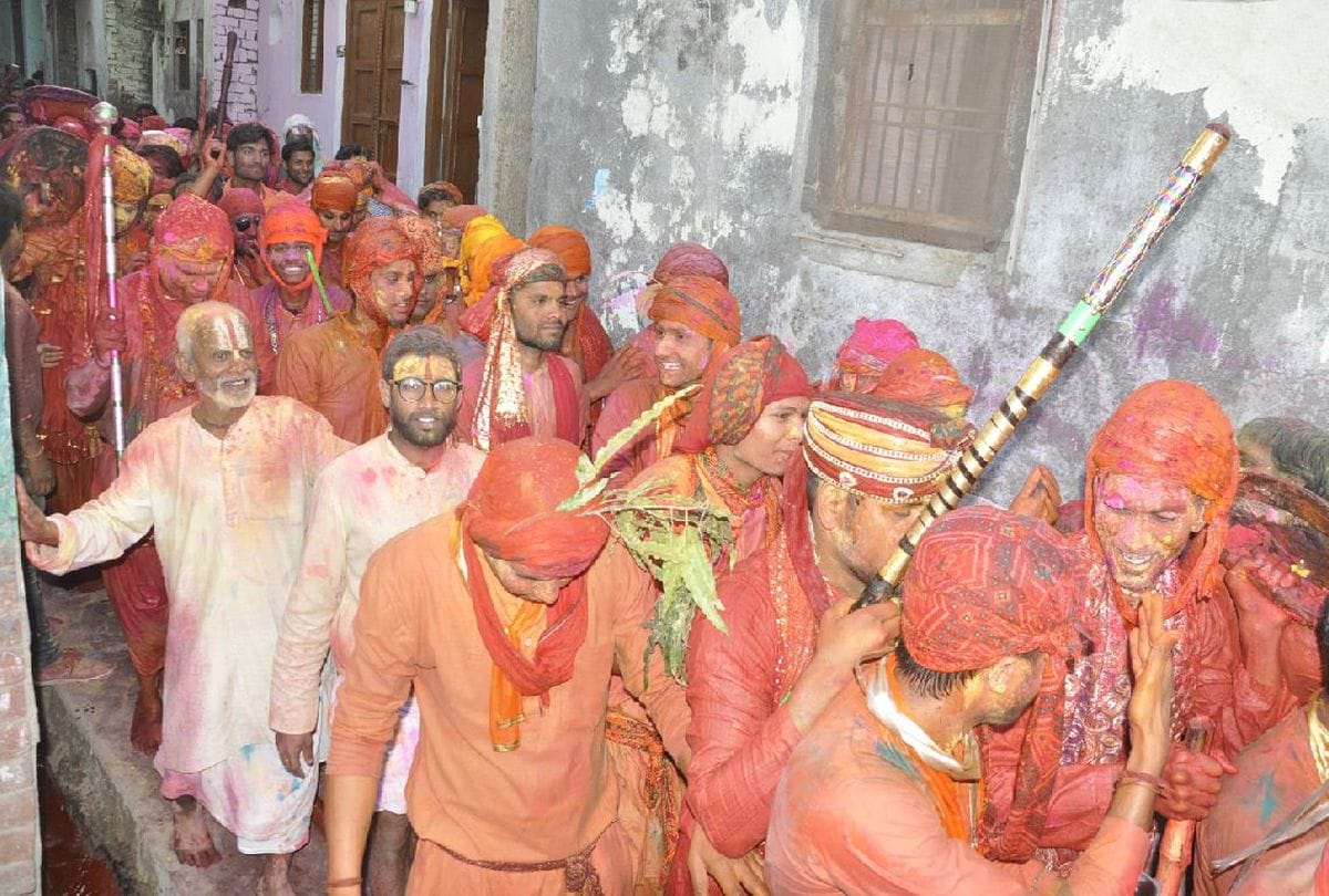 lathmar holi celebrations in nandgaon after barsana