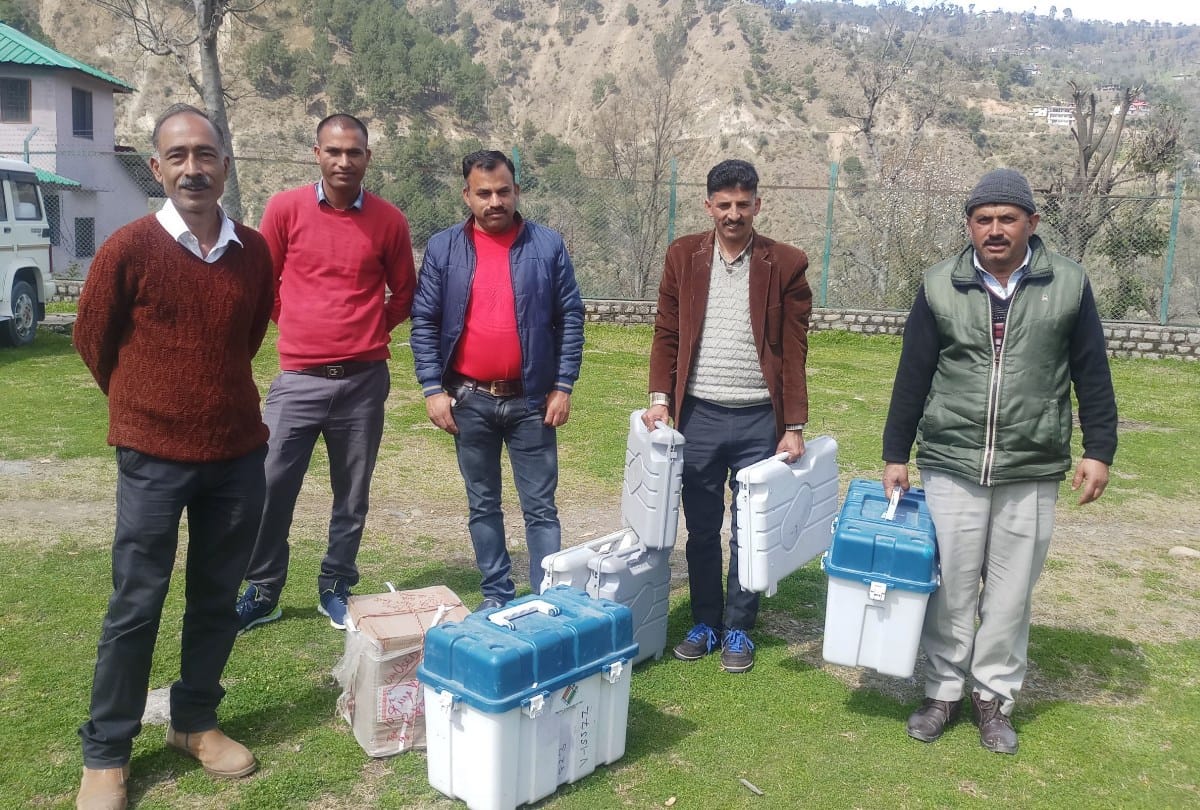 VVPAT machines to Pangi by helicopter