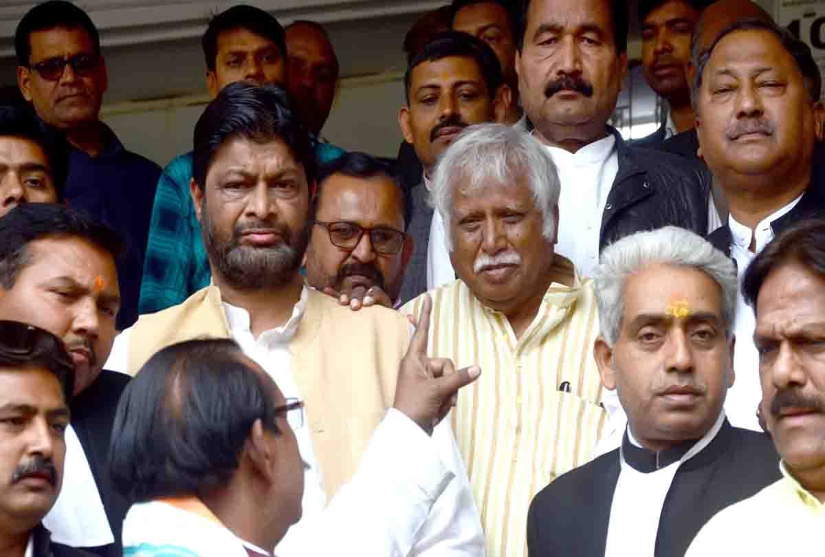 Priyanka gandhi: Political attack on Modi's citadel via Sangam