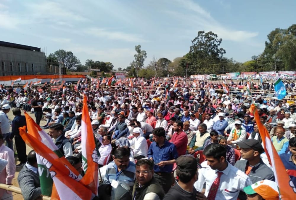 Rahul gandhi rally in dehradun police stop bjym to go in program