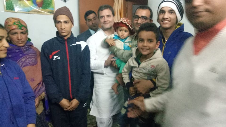 Rahul Gandhi emotional to meet pulwama martyr family at dehradun rally for election 2019