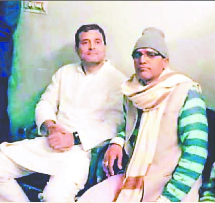 Rahul Gandhi emotional to meet pulwama martyr family at dehradun rally for election 2019