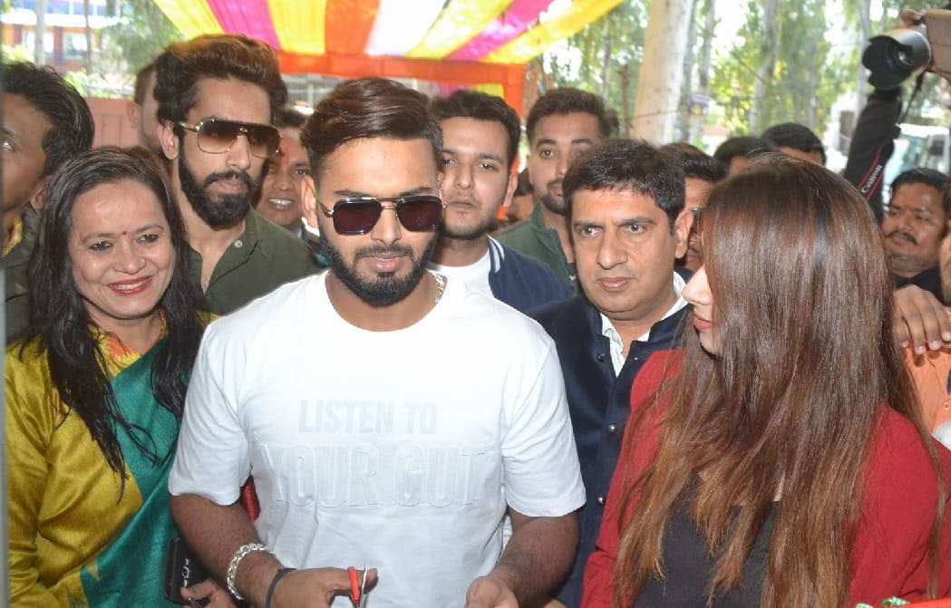 Cricketer Rishabh pant Mother and sister Allegedly blamed for Not give Salary to his restaurant chef