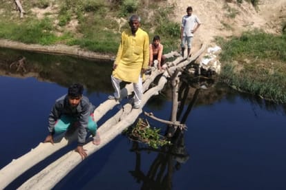 UP Farmer in Up cross the river by playing with danger every day in Baghpat