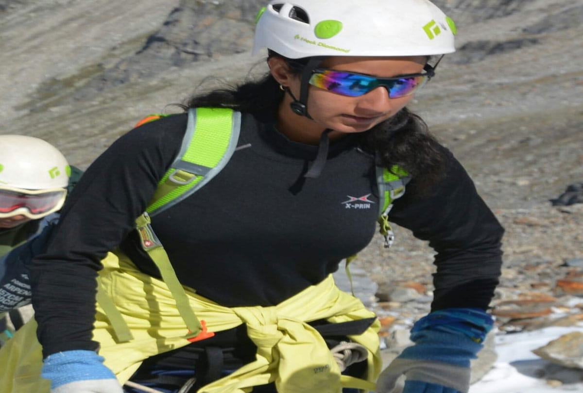 mountaineer girl Nahida Manzoor starting online crowd funding campaign in jammu kashmir