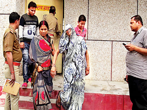 Scooty collides with electric poles, one dies