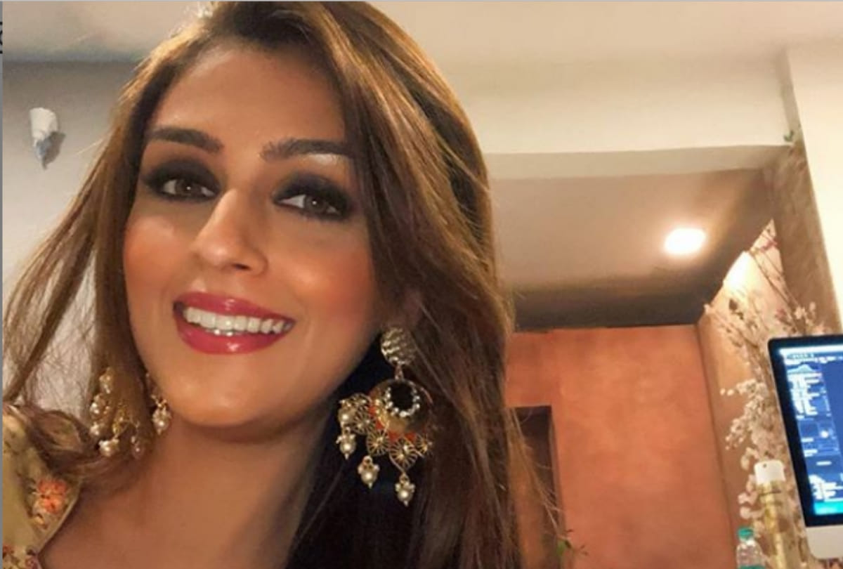 Bollywood Actress Aarti Chabria Engaged In A Private Ceremony