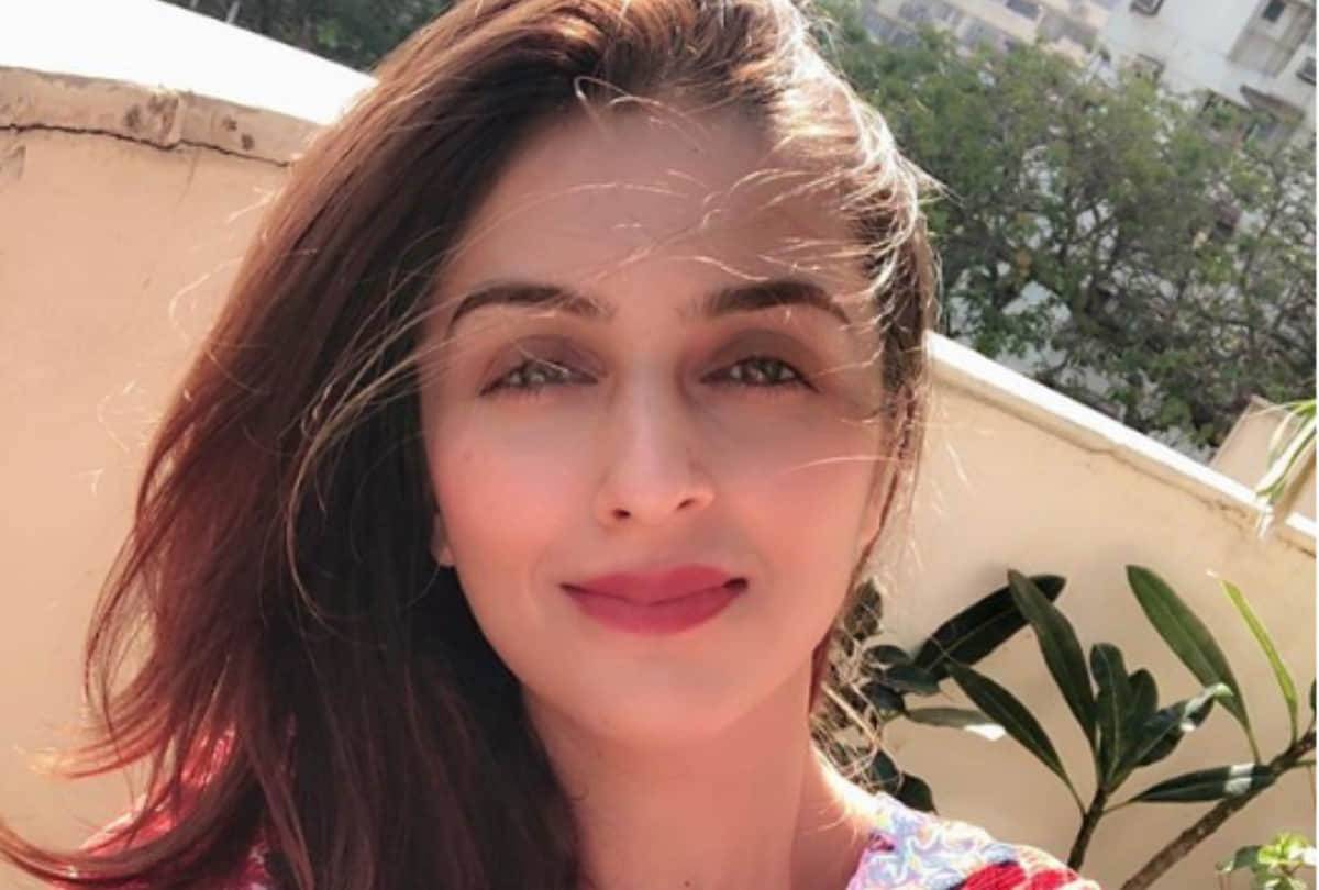 Bollywood Actress Aarti Chabria Engaged In A Private Ceremony
