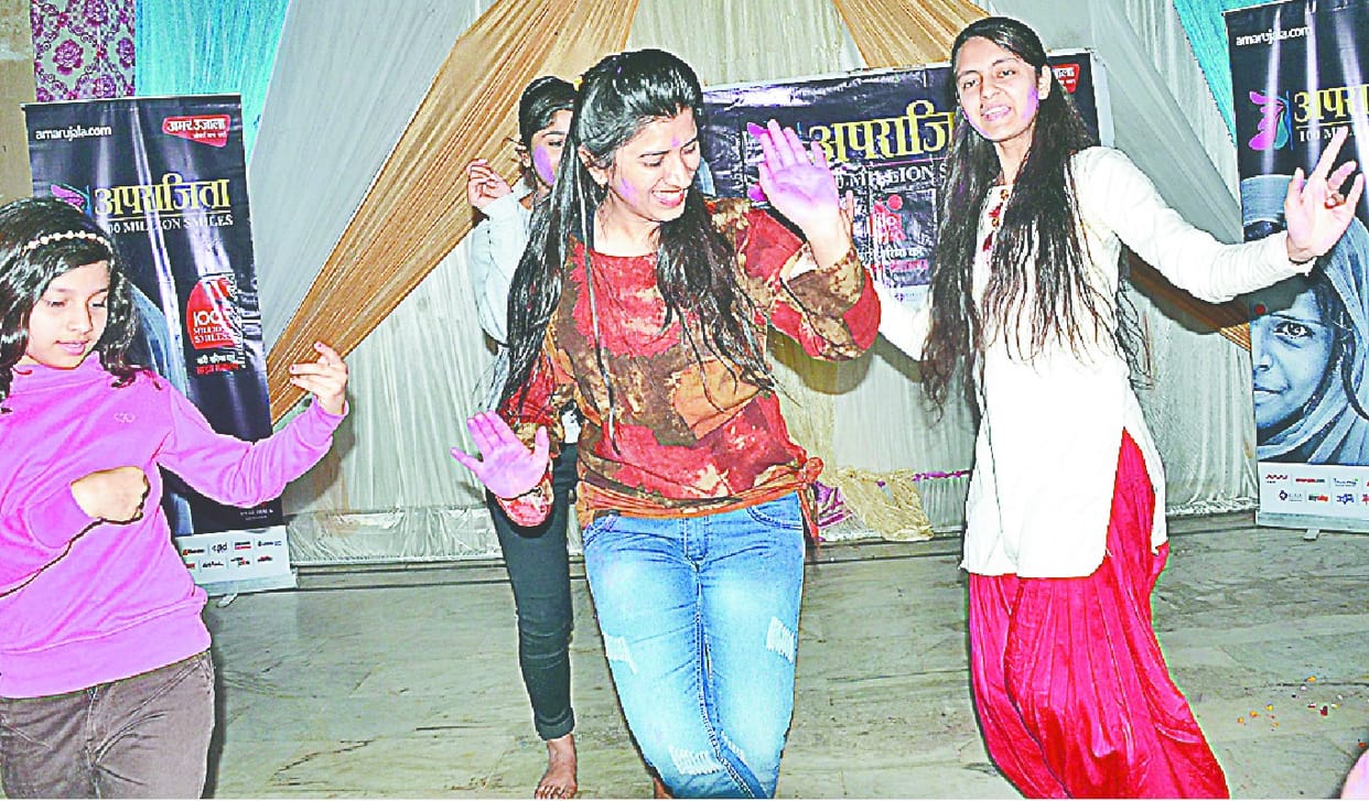 Holi Gol Gul, at the Holi meeting ceremony, resolved to vote