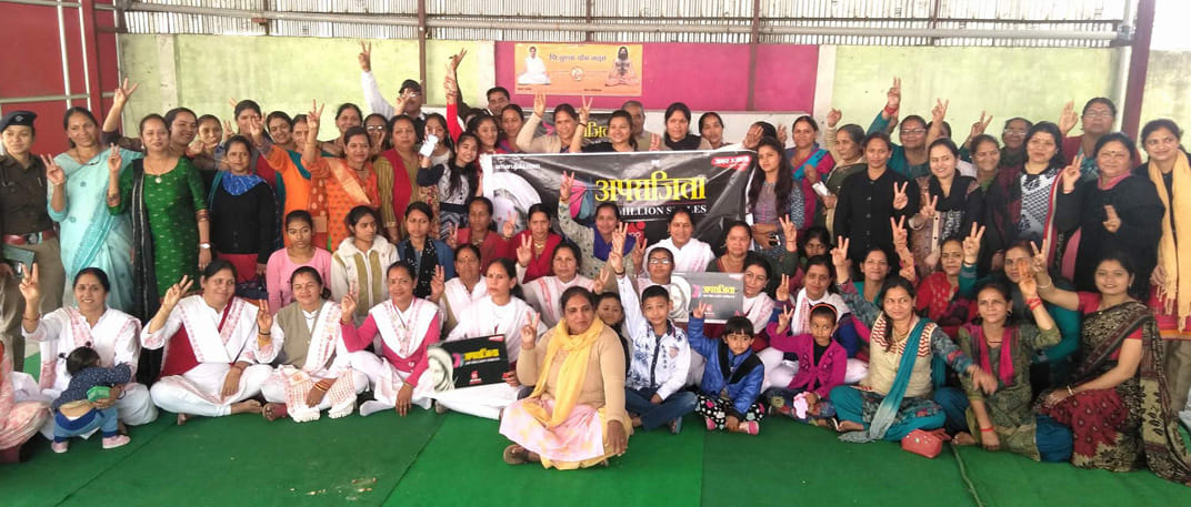 छेड़छाड़ और कमेंट्स को इग्नोर न करें महिलाएं, पुलिस को दे सूचना: एसआई राखी