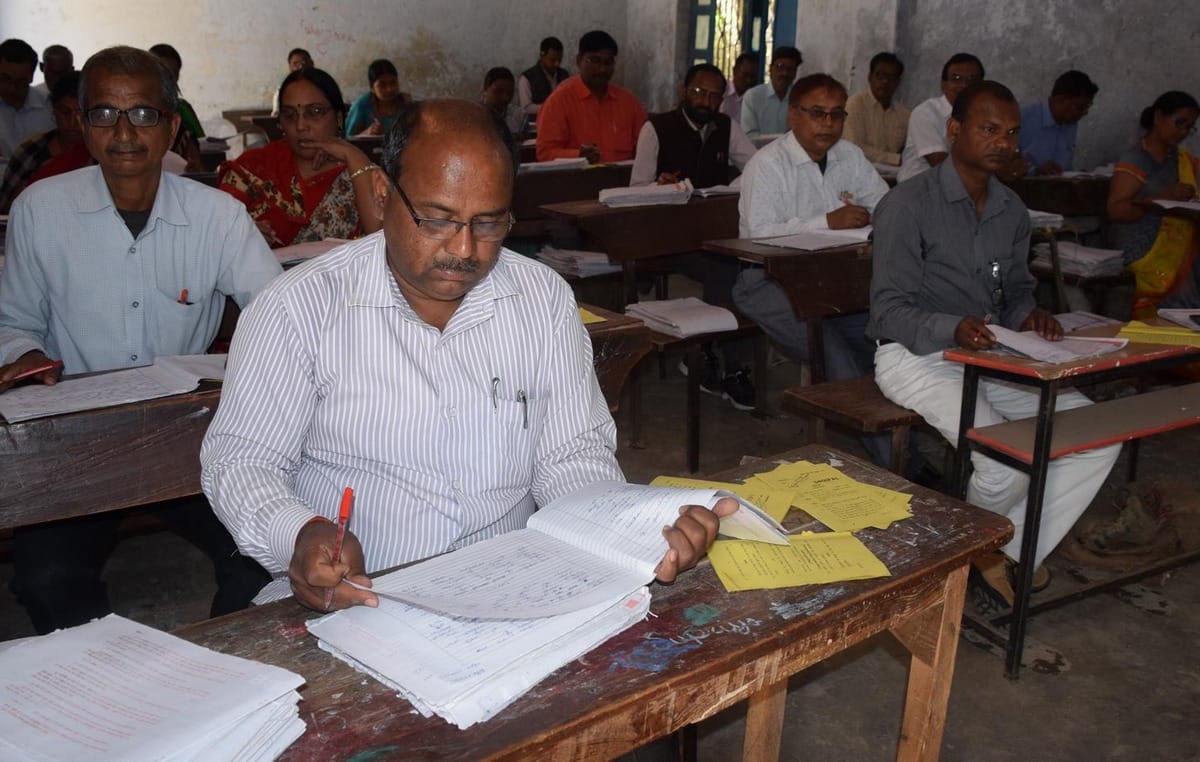 UP Board exam examiner find rupees from copy in azamgarh