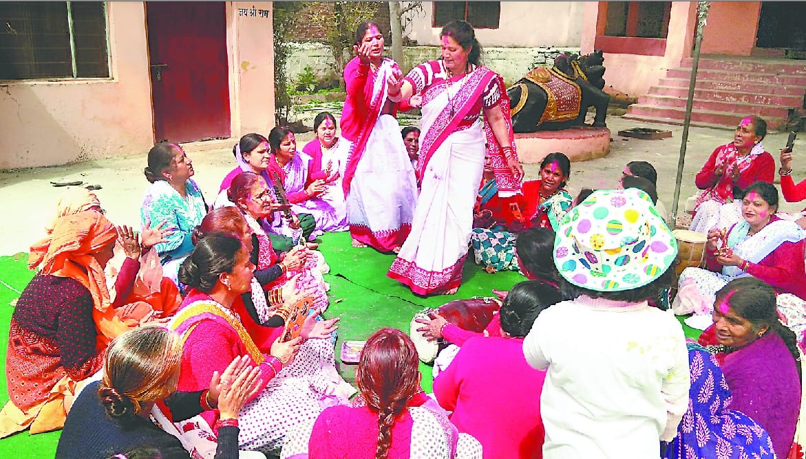 holi celebration in bageshwar