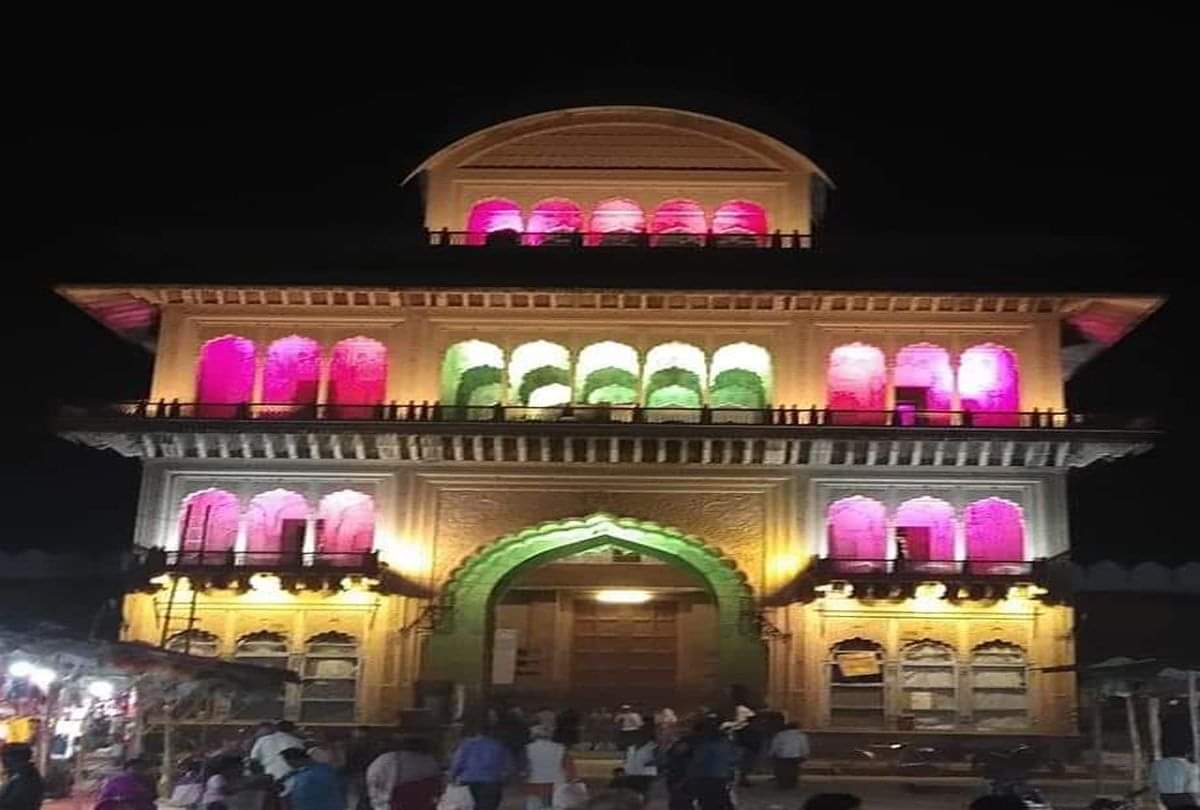 Sharad Purnima 2021: Thakur Banke Bihari Maharaj Ki Poshak