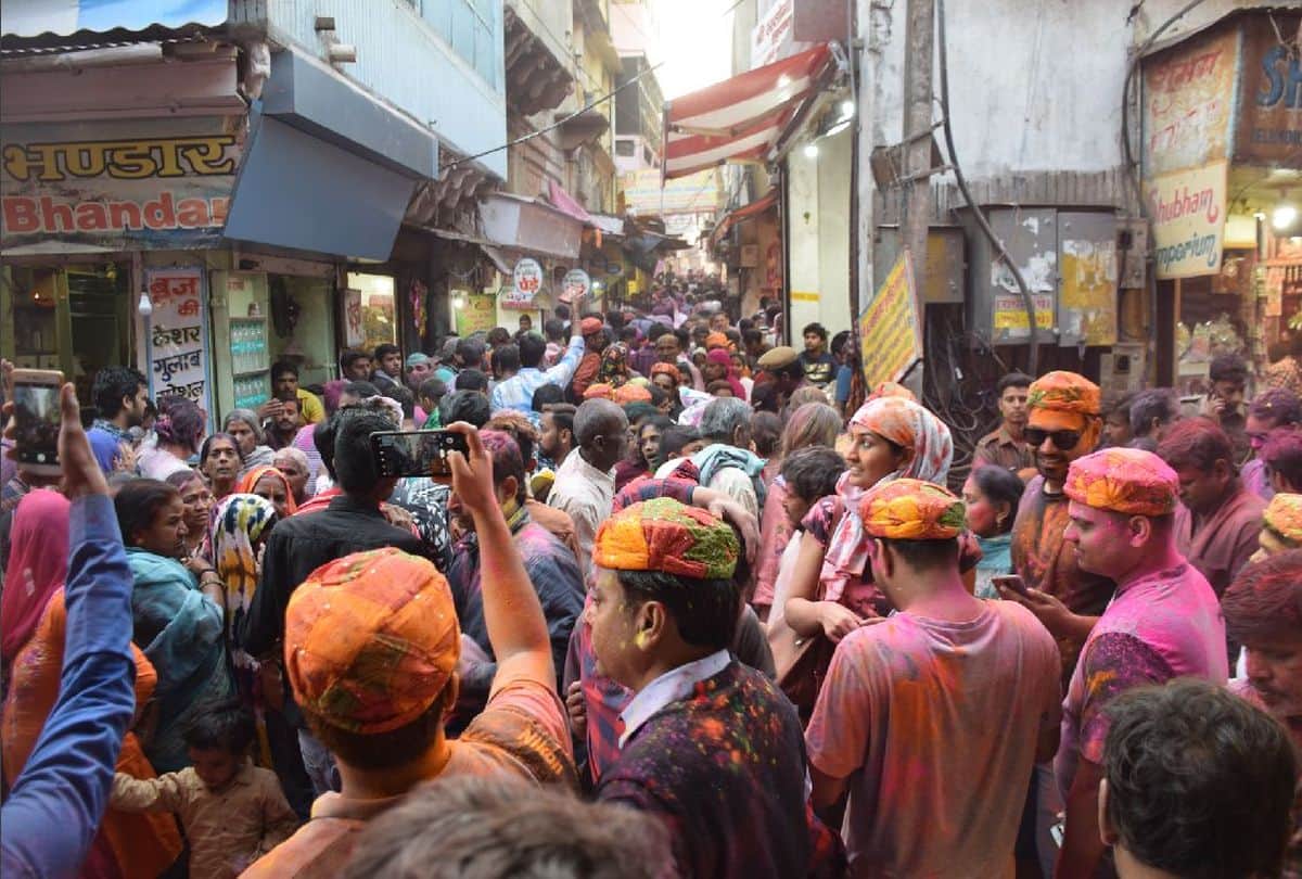 Holi celebration in Banke Bihari Temple vrindavan On Rangbhari Ekadashi