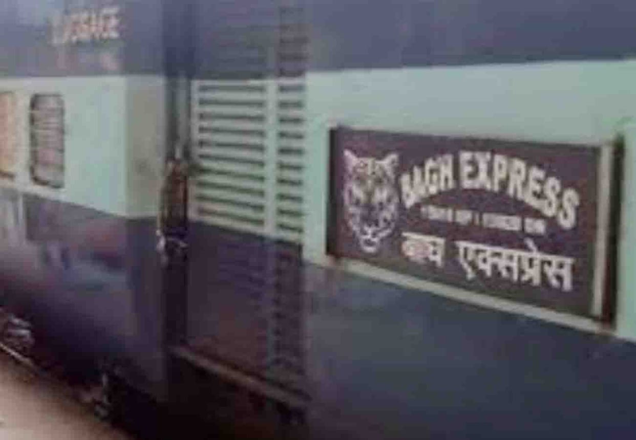 fire in bagh express in hardoi