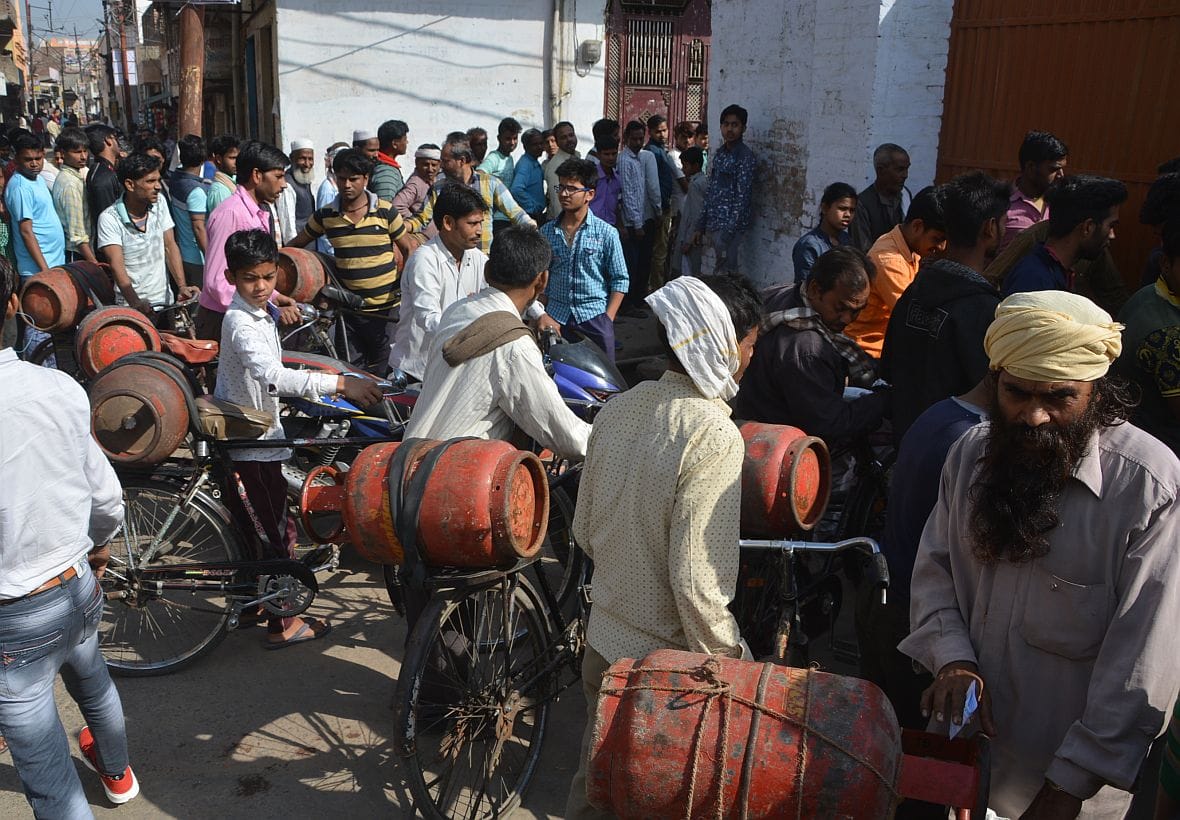 coronavirus in uttarakhand latest news : Ujjwala connection holders will get free cylinder for three months