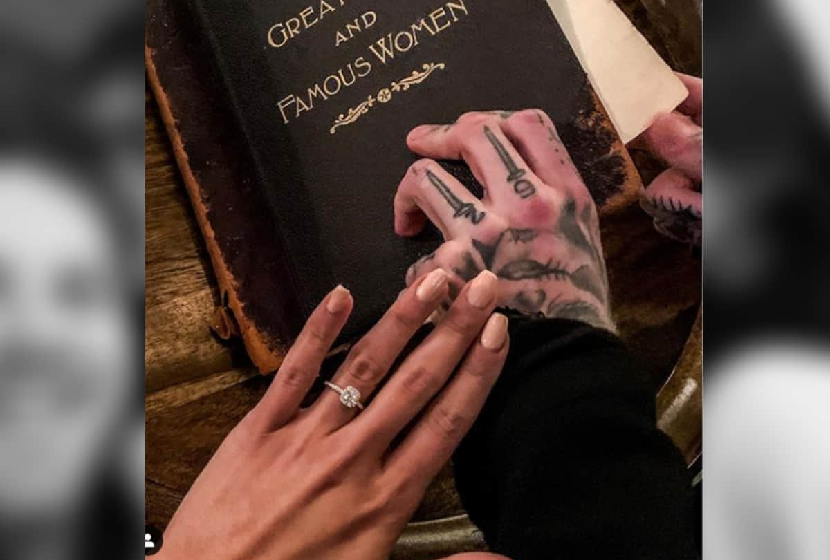 Mia Khalifa got engaged to her sweet boyfriend Robert Sandberg