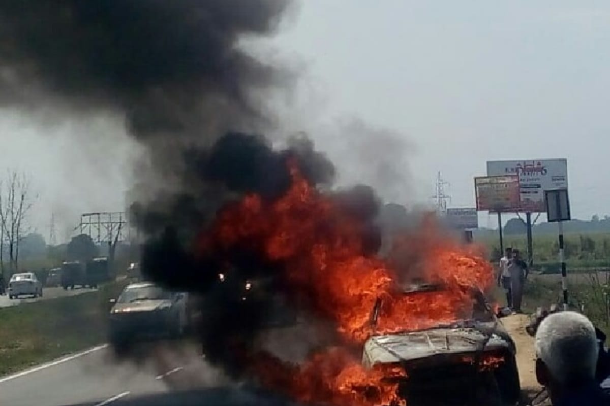 sudden fire in the moving car on the highway in Muzaffarnagar