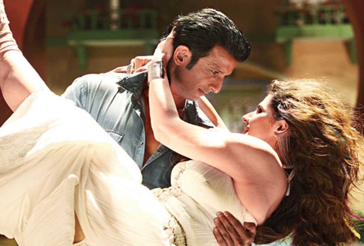 sharman joshi was expelled from golamaal series celebrating his 40th birthday on 28 april