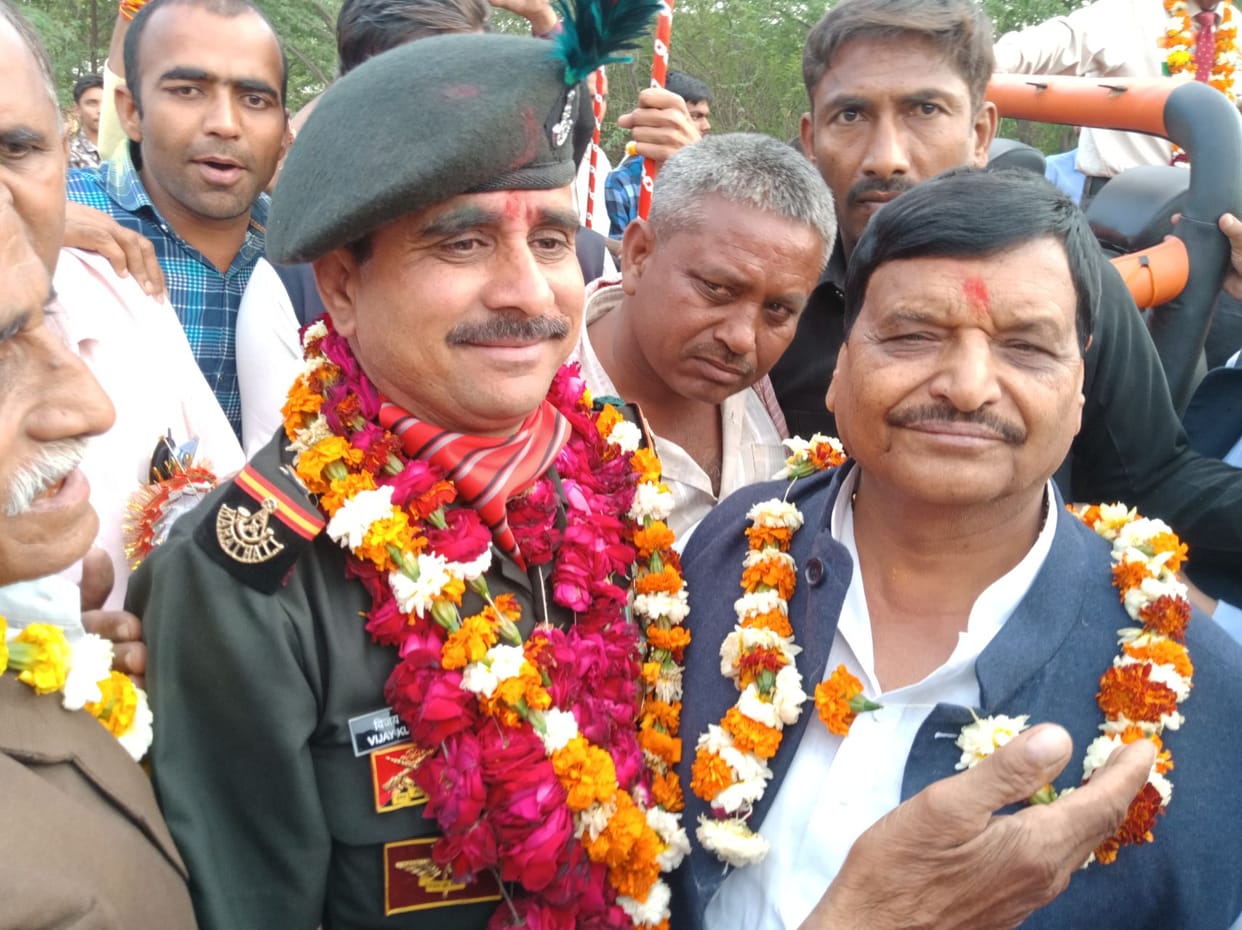 शौर्य चक्र सम्मानित विजय का पैतृक गांव में हुआ जोरदार स्वागत