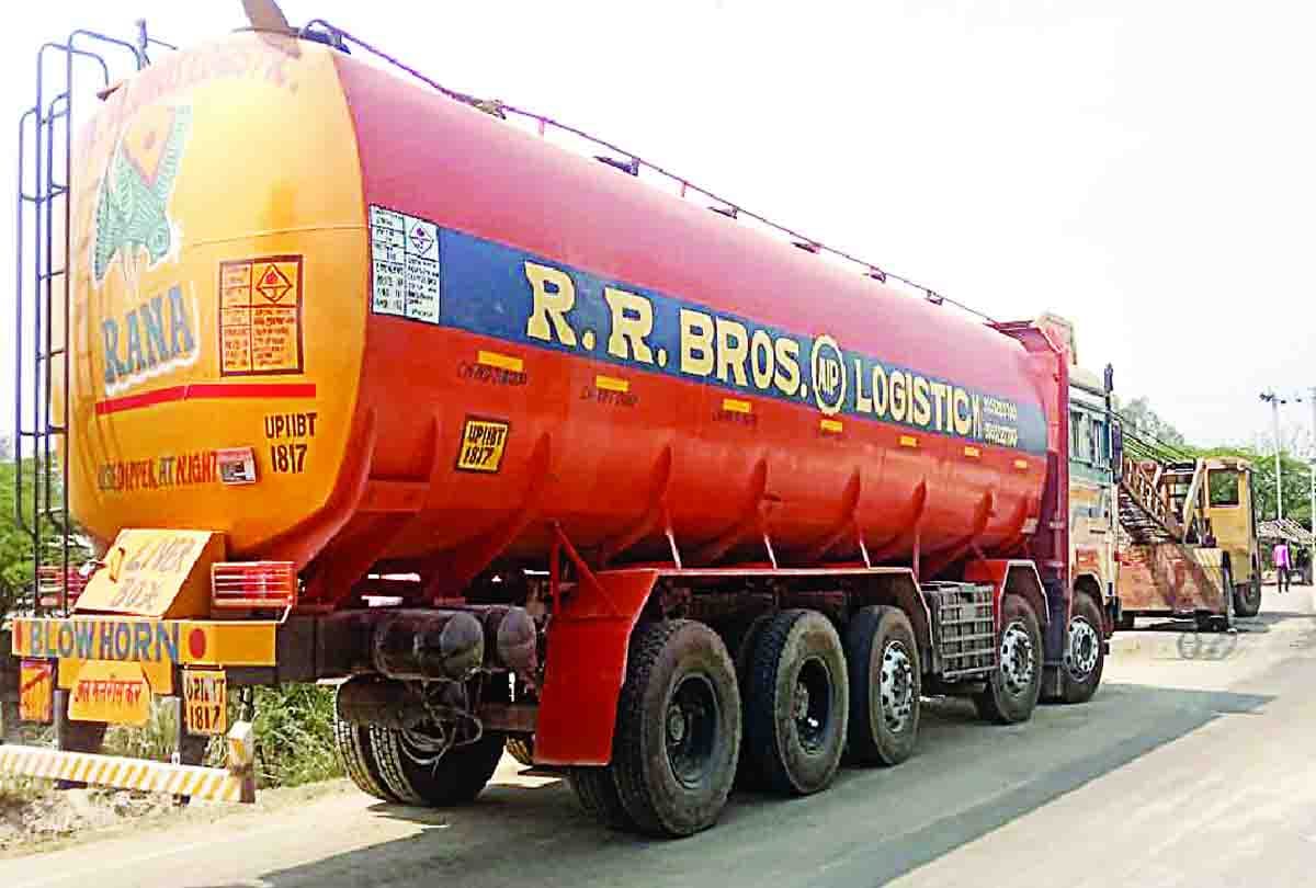 Prayagraj: A tanker solvent brought for adulteration in petrol recovered, one arrested