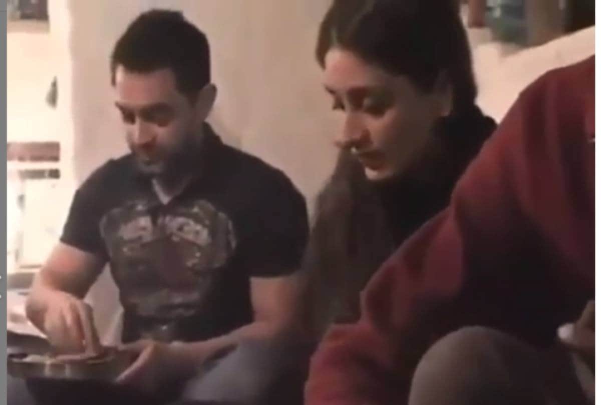 aamir khan and kareena kapoor having food at farmer house video viral