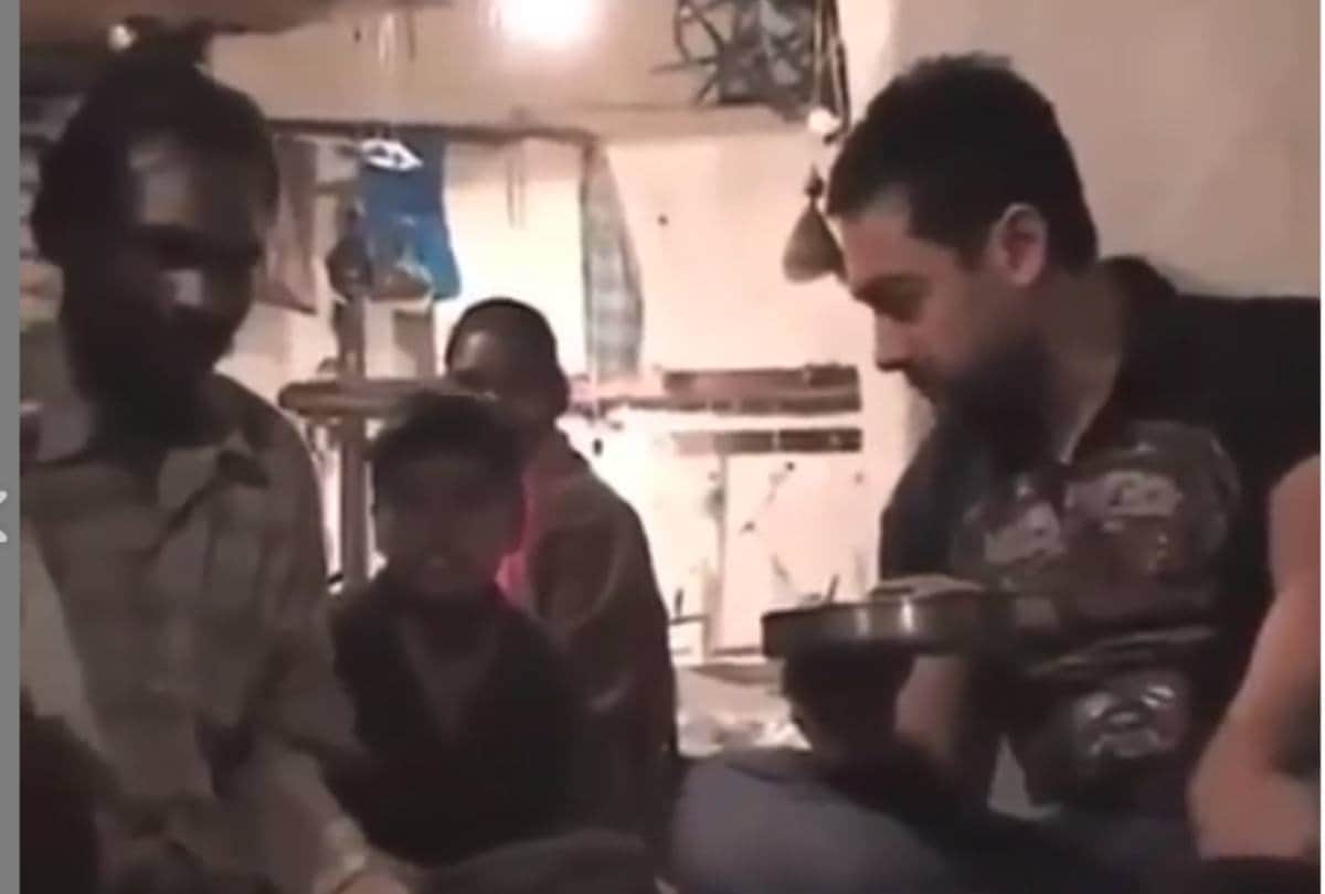 aamir khan take lunch box on shahrukh khan house party