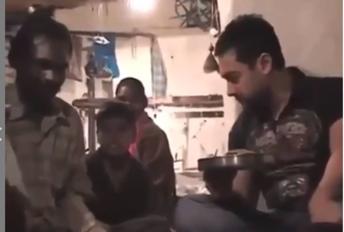 aamir khan and kareena kapoor having food at farmer house video viral