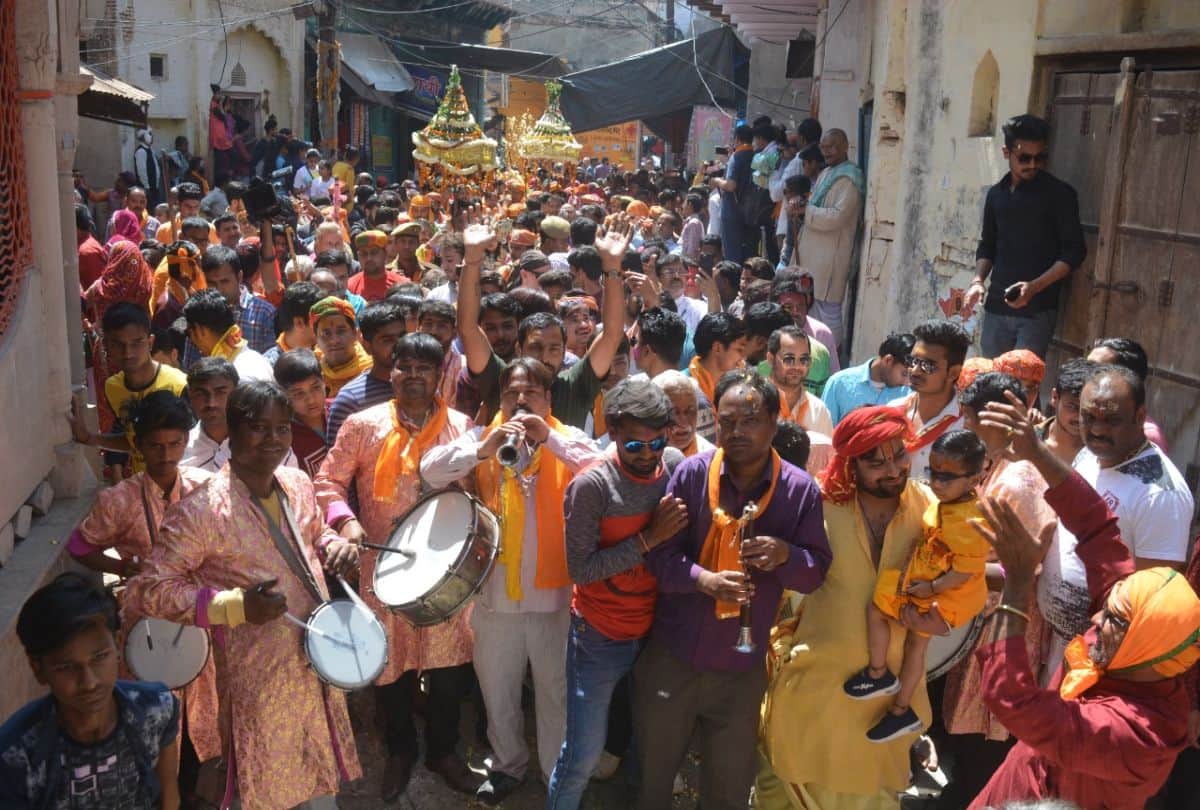 chhadimar holi celebrations in gokul mathura