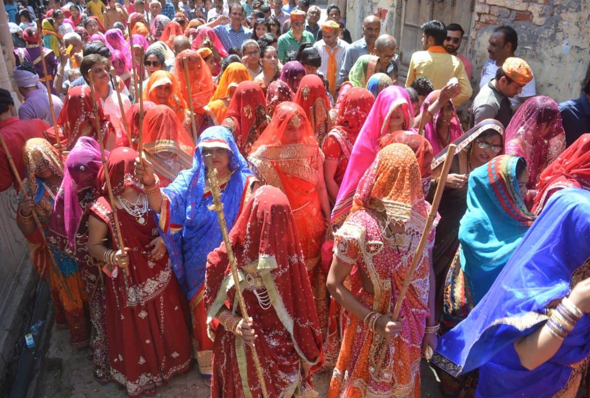 chhadimar holi celebrations in gokul mathura