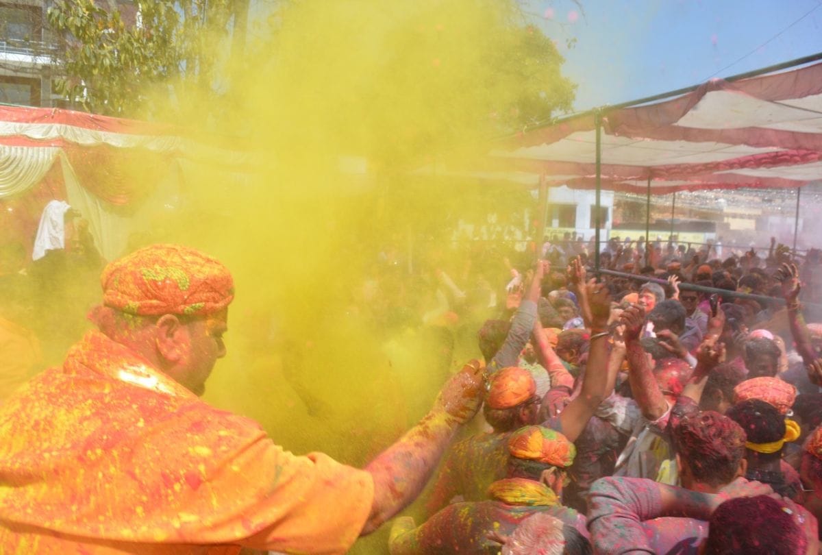 play holi 2019 color according to zodiac sign
