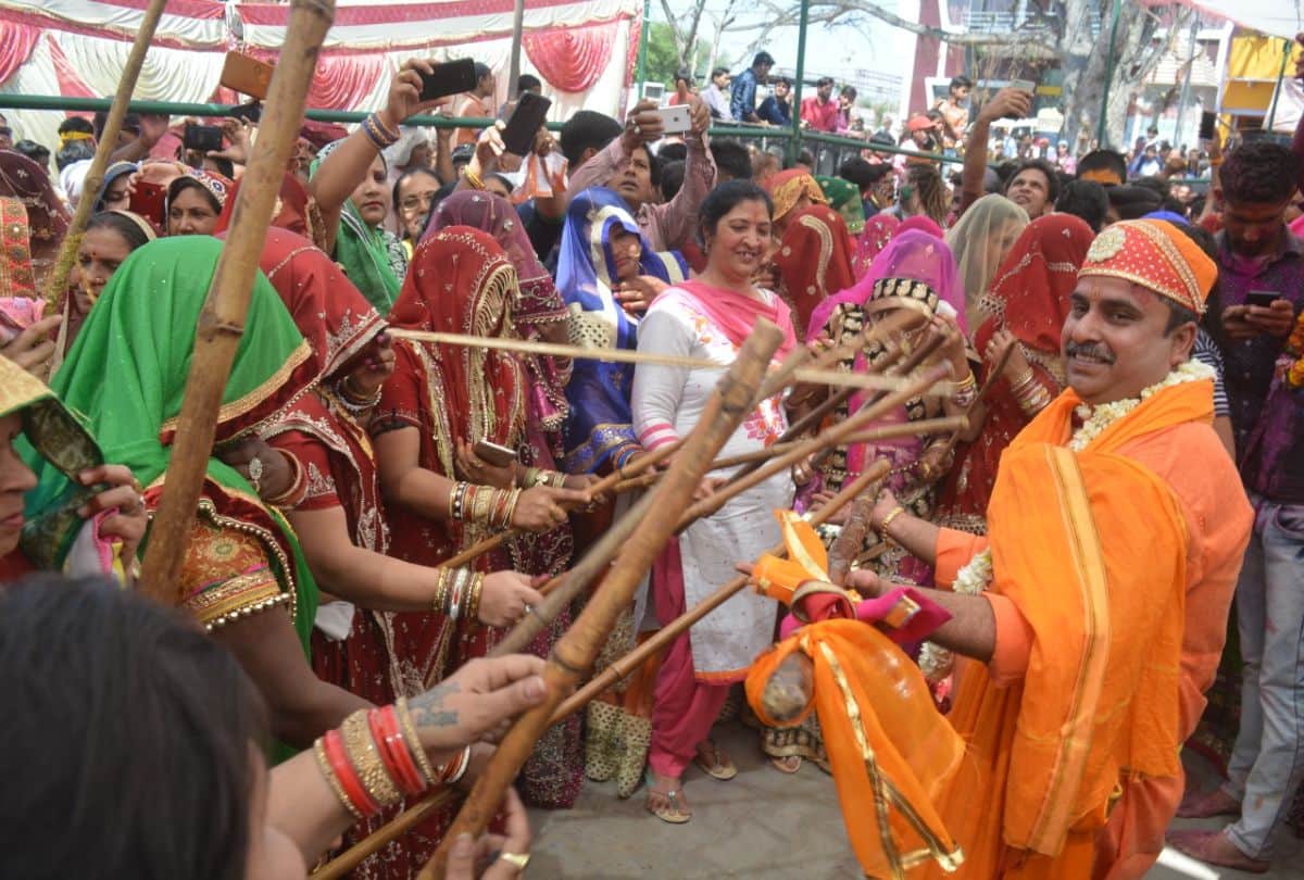 chhadimar holi celebrations in gokul mathura