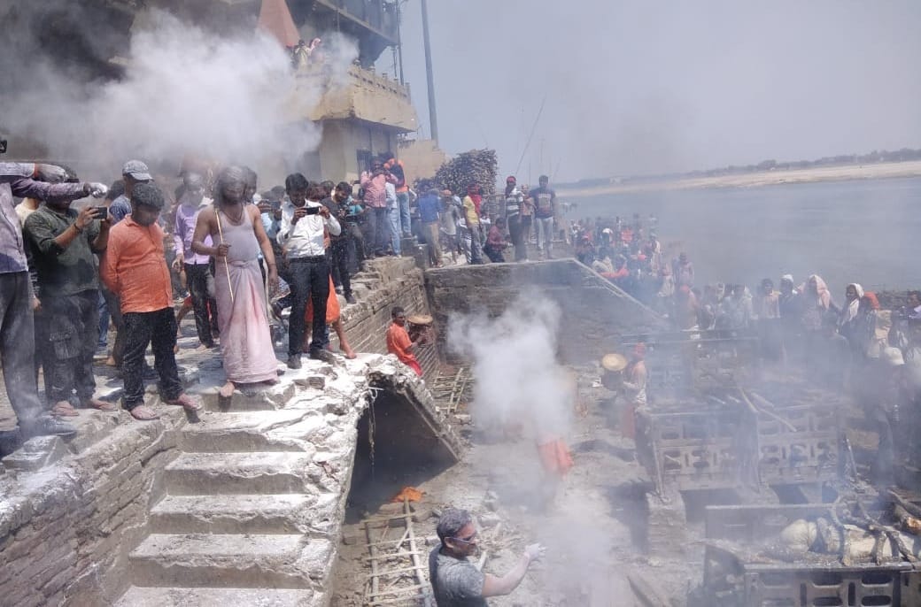 chita bhasma ki holi played with Baba Mashan Nath at Harishchandra Ghat in Varanasi 
