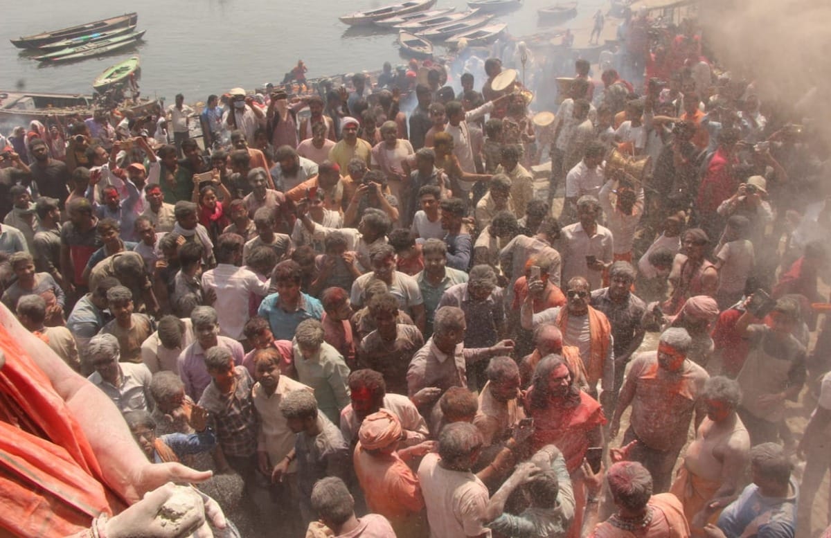 Holi played with cremation ashes in Varanasi